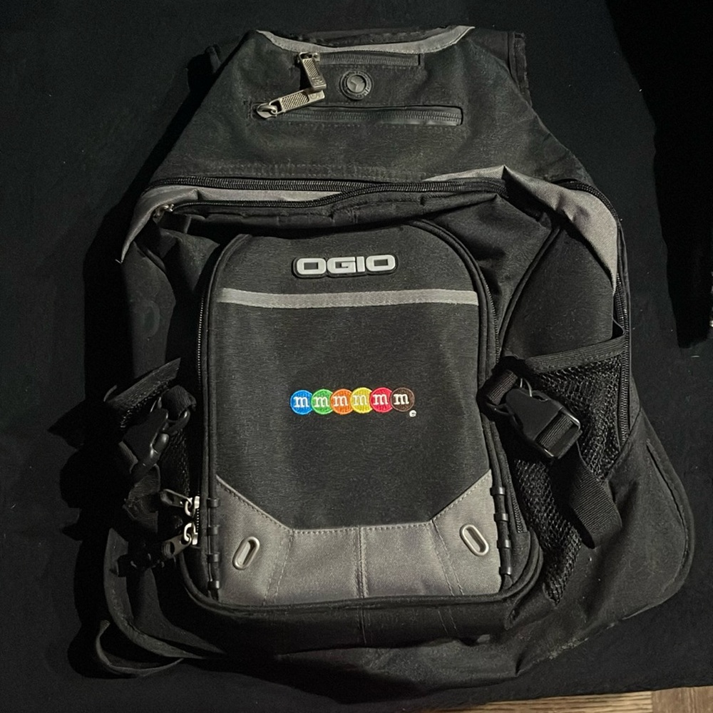 OGIO Black M&M Backpack New w/o tags smokefree household, zippers & compartments